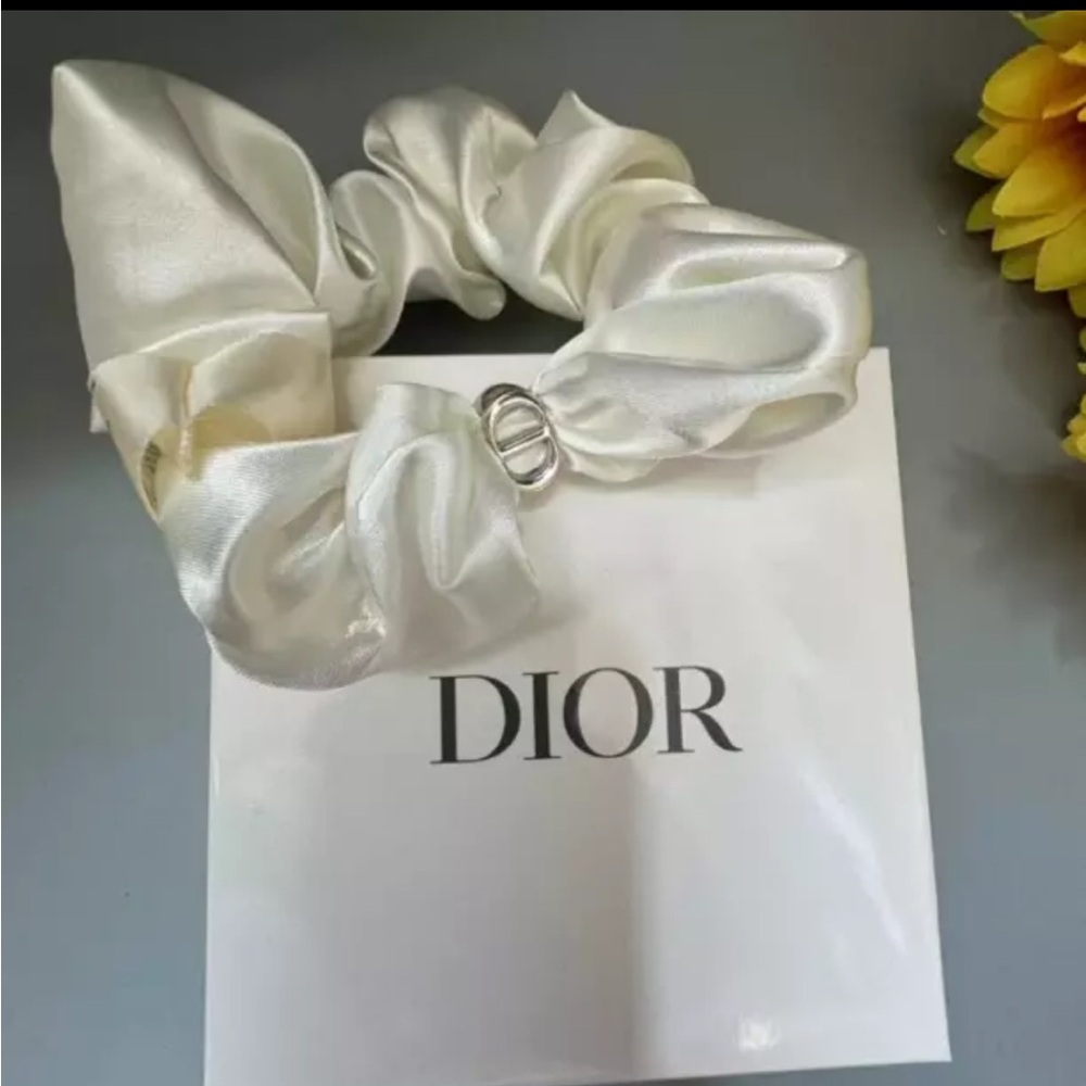 Dior Beauty Scrunchie